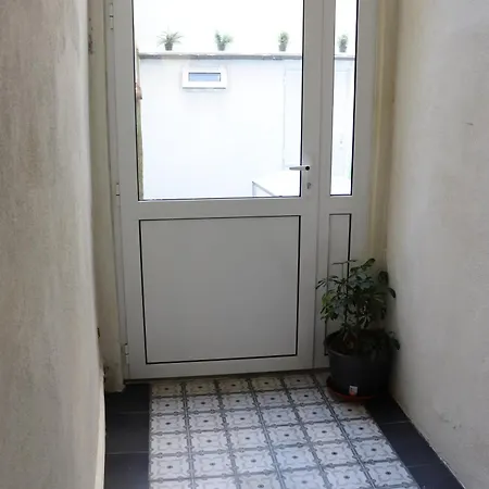 Safety House Rua Direita *